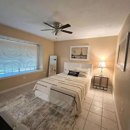 Centrally Located Houston Retreat! Sleeps 8, 10 Min To Downtown, Free Parking Exterior photo