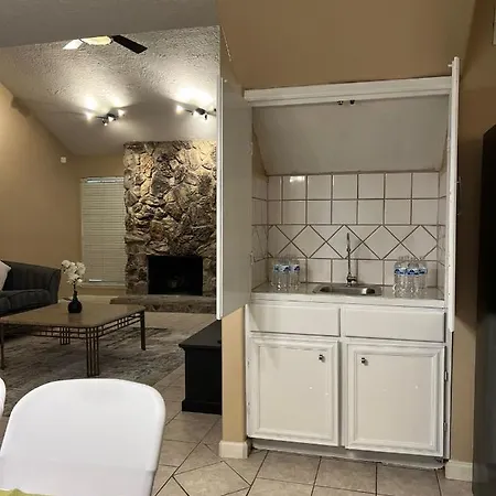 Centrally Located Houston Retreat! Sleeps 8, 10 Min To Downtown, Free Parking Exterior photo